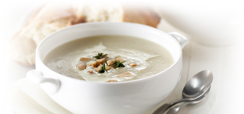 Cream of endive soup with almonds 